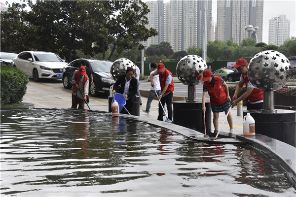 集團(tuán)公司聯(lián)合商務(wù)區(qū)社區(qū)開展“清潔家園 美化社區(qū)” 主題志愿服務(wù)活動(dòng)